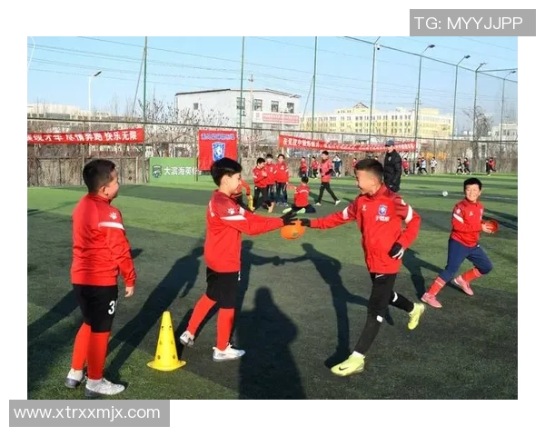 足球之星闪耀赛场精彩瞬间,技术与荣耀的完美融合展现无与伦比的运动魅力 足球之星闪耀赛场精彩瞬间,技术与荣耀的完美融合展现无与伦比的运动魅力